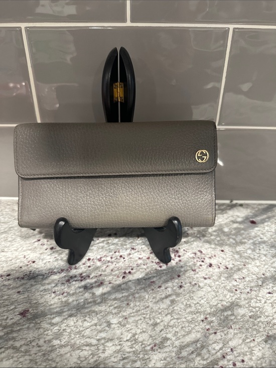 Gucci Handbags - Gucci Gray  Pebbled Leather Wallet with Gold Logo with COA
